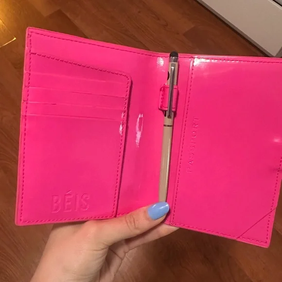 Beis Barbie Passport Holder LIMITED EDITION - Picture 2 of 4